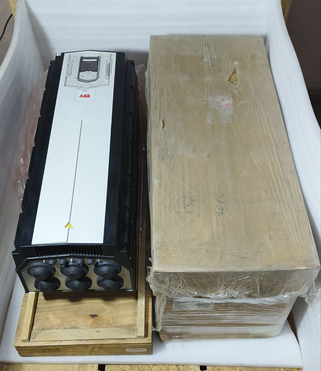 NEW ABB ACS880-01-361A-5+B056 AC DRIVE 200KW 30OHP 380-500V